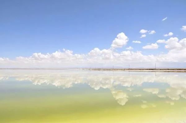 亚洲最大天空之镜隐藏在青海！是茶卡盐湖的56倍大！
